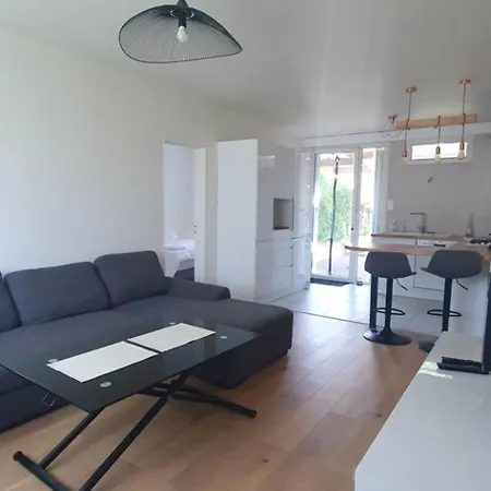 Dom wakacyjny Maison Entiere Avec Jardin *